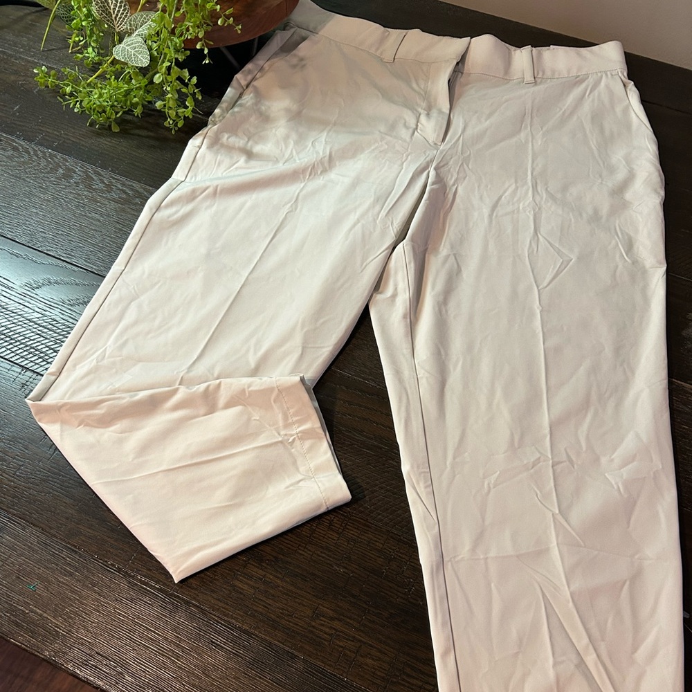 Nike Women’s Dri-Fit golf pants NWT Light Cream color. XL